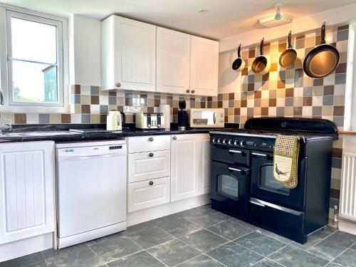 Charming Cottage For 5 Near Dartmoor Beach Pub