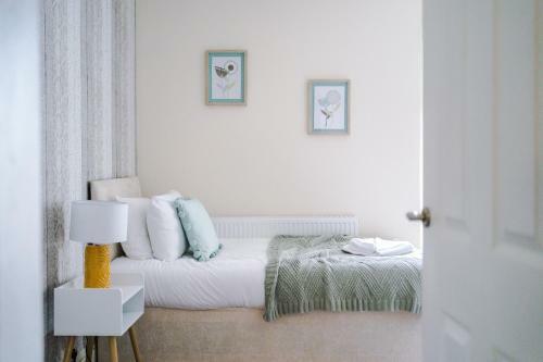 Smart 2 Bedroom Town House In Chester.