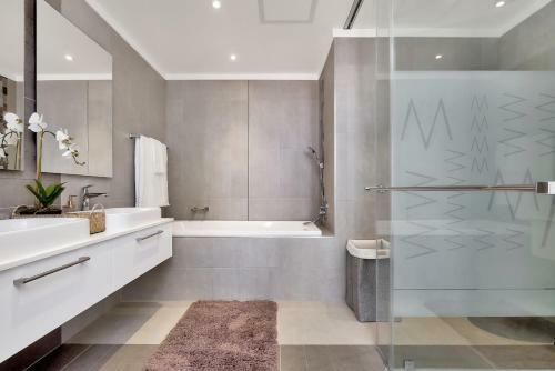 Sandton Apartment 15 West Road South