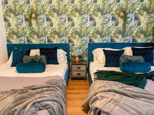 The Boutique Windmill Apartments With Hot Tubs