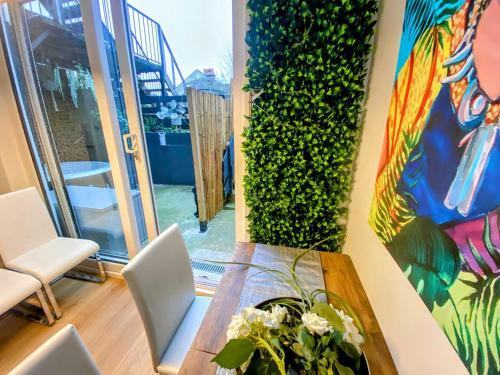 The Boutique Windmill Apartments With Hot Tubs