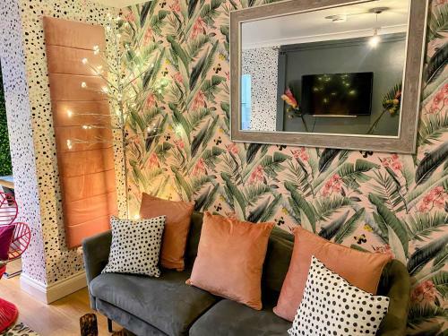The Boutique Windmill Apartments With Hot Tubs