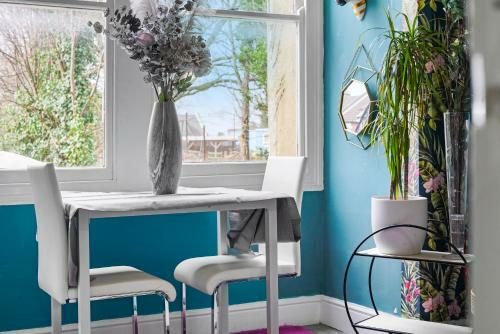 The Boutique Windmill Apartments With Hot Tubs
