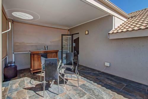 Upmarket Ultra Modern Sandton Apartment
