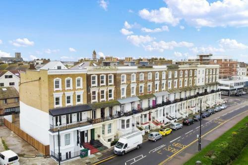 2 Bed Sea View Apartment Near Walpole Bay
