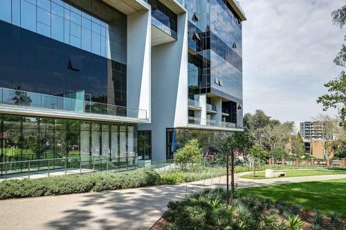 Park Central Loft Apartment In Rosebank