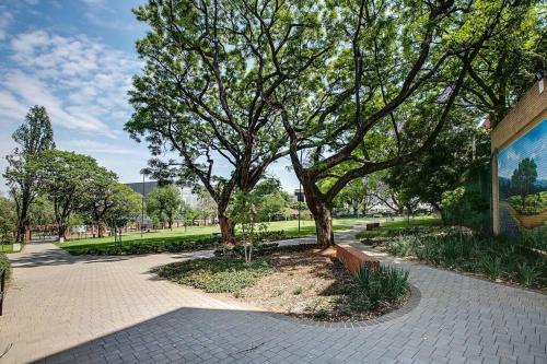 Park Central Loft Apartment In Rosebank