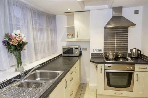 Melrose Cottage - A Hidden Gem With Parking!