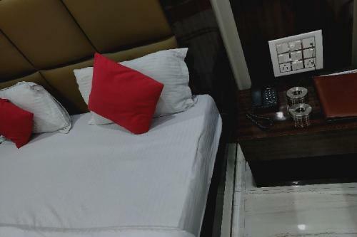 Oyo 88005 Hotel Tripathi Inn
