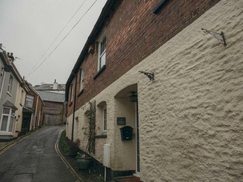 Pass The Keys Beautifully Decorated Bright And Cosy Cottage