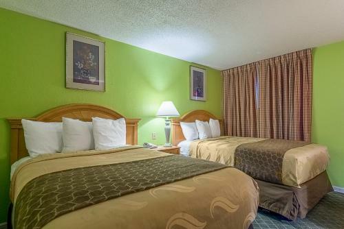 Pinnell Motor Inn Motel