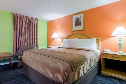 Pinnell Motor Inn Motel