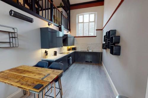 Hu1 Boutique City Apartment- Sleeps 6