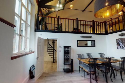 Hu1 Boutique City Apartment- Sleeps 6