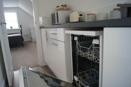 Self-contained Light And Bright Apartment In Kirriemuir