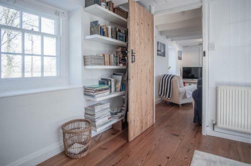 Flygate - 2 Bedroom Cottage - Lawrenny