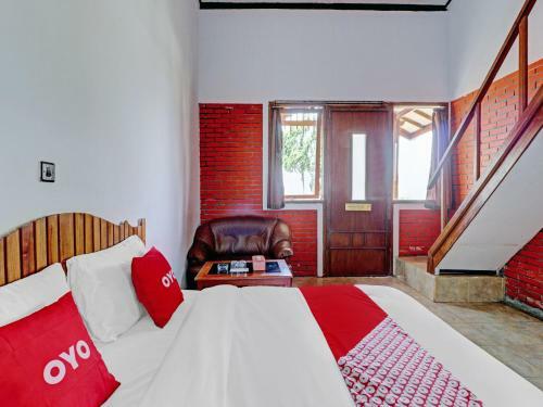 Oyo 90582 Nur Alam Hotel