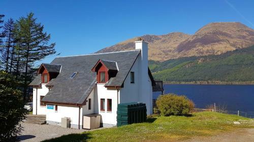 Bed & Breakfast Letterfinlay Lodge House