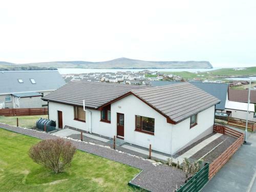Lovely Modern Bungalow With Beautiful Sea Views