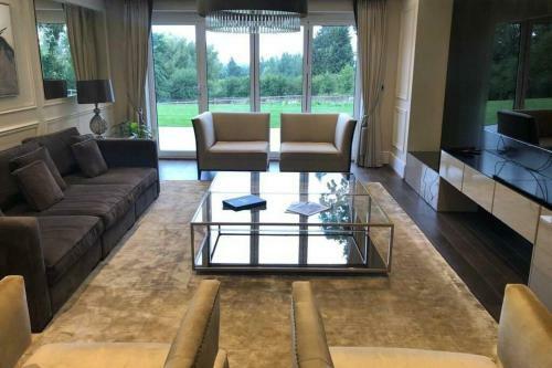 Villa Luxury 4 Bedroom Converted Barn Close To Warner Bro's