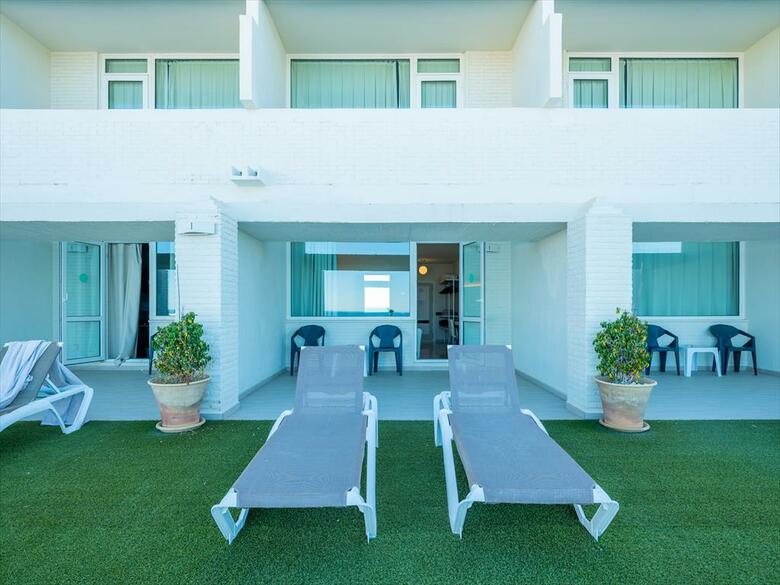 On Hotels Ocean Front (Only Adults)