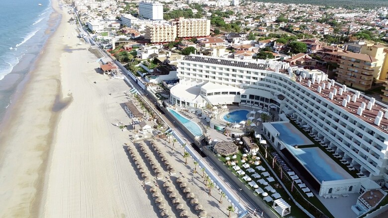 On Hotels Ocean Front (Only Adults)