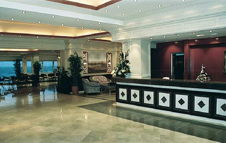 On Hotels Ocean Front (Only Adults)