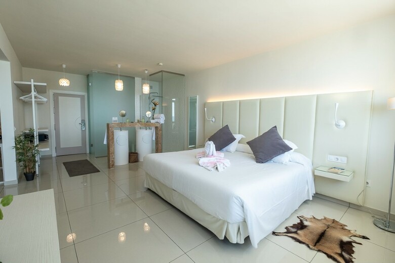 On Hotels Ocean Front (Only Adults)