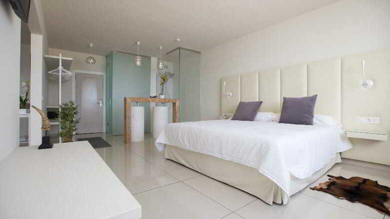 On Hotels Ocean Front (Only Adults)