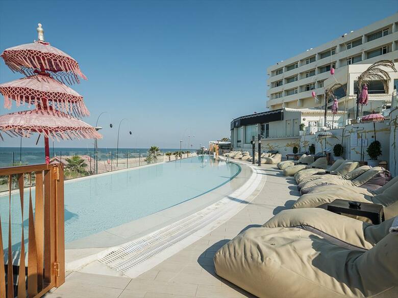 On Hotels Ocean Front (Only Adults)