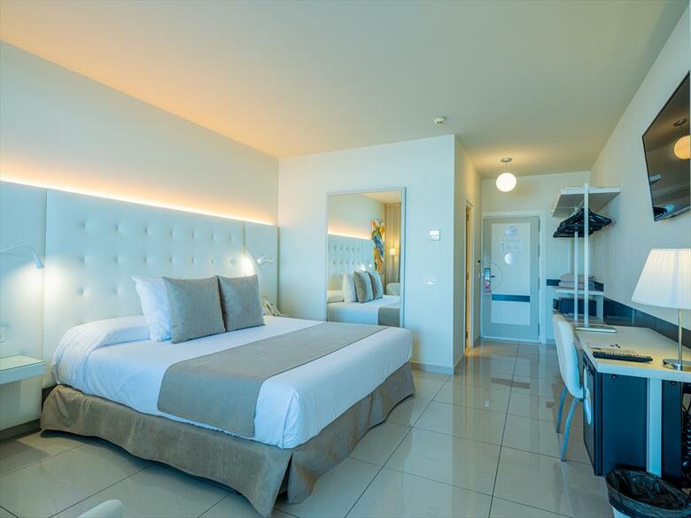 On Hotels Ocean Front (Only Adults)