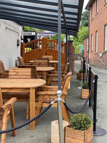 Hotel Old New Inn, Llanfyllin