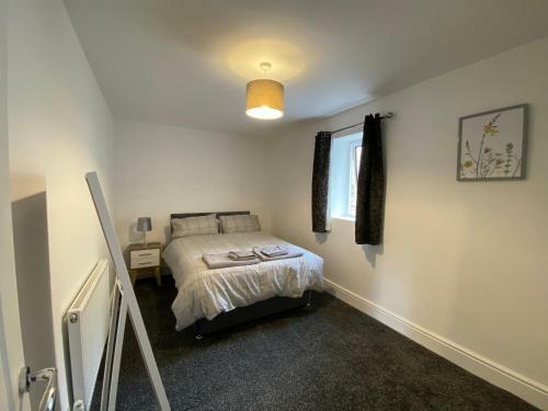 Spacious First Floor 3 Bed Mostyn Street Apartment