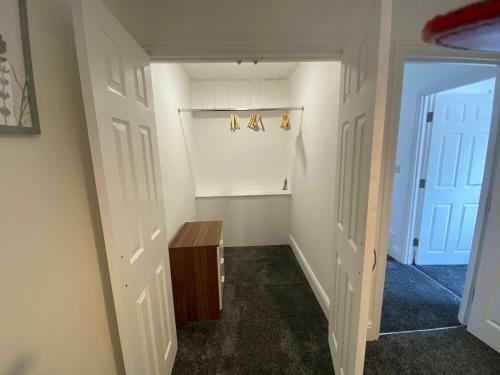 Spacious First Floor 3 Bed Mostyn Street Apartment