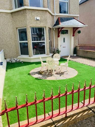 The Snug Garden Apartment