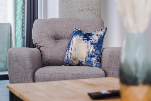 Beautiful 2 Bed Apartment - Super Central - Recently Renovated - Sleeps 8