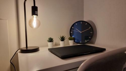 Apartamento City Centre Studio With Wifi Parking & Shops