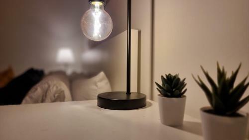 Apartamento City Centre Studio With Wifi Parking & Shops
