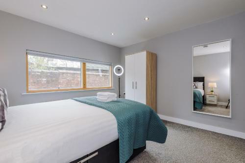 Charming 2 Bedroom In Central Lpl - Parking Included!