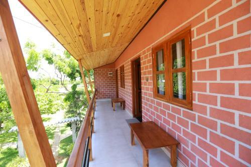 Eco Hotel Black & White - Anuradhapura