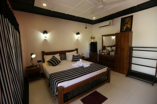 Eco Hotel Black & White - Anuradhapura