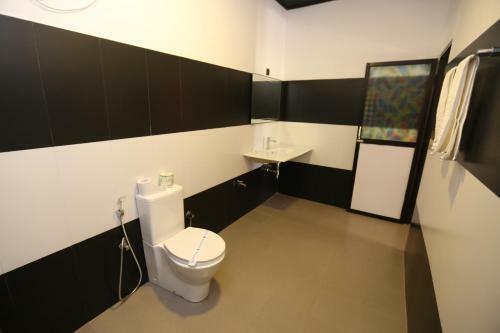 Eco Hotel Black & White - Anuradhapura