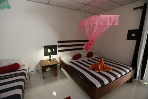 Eco Hotel Black & White - Anuradhapura