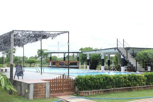 Eco Hotel Black & White - Anuradhapura