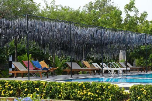 Eco Hotel Black & White - Anuradhapura