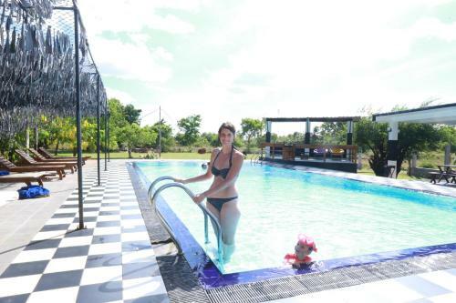 Eco Hotel Black & White - Anuradhapura