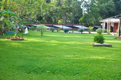 Eco Hotel Black & White - Anuradhapura