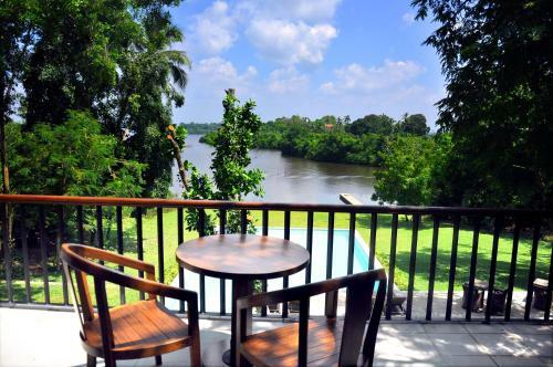 Hotel Roman Lake