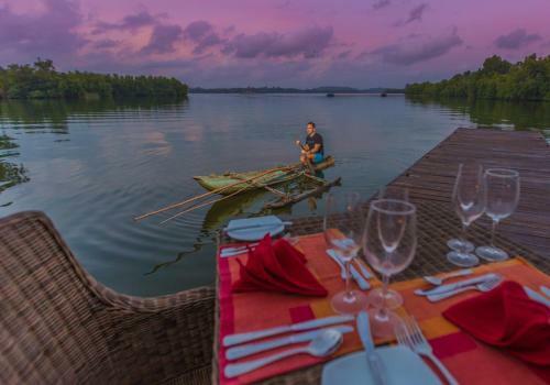 Hotel Roman Lake