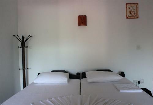Hotel Tharusha Hoiday Inn